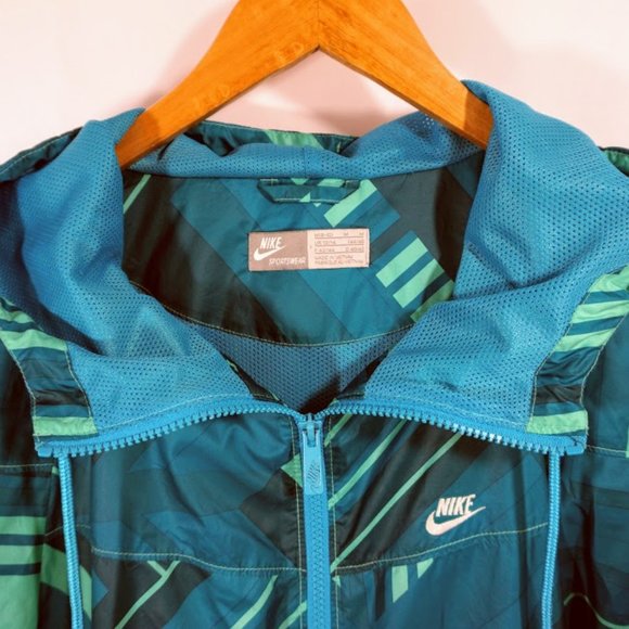 Ladies Nike Windrunner Jacket M EUC - Picture 2 of 7